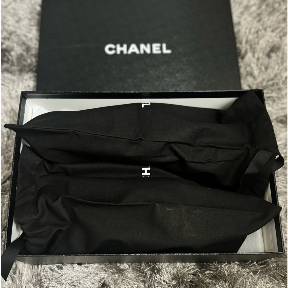 CHANEL Pink Leather Turnlock Loafers size 8.5 US (New in box) - Picture 14 of 15